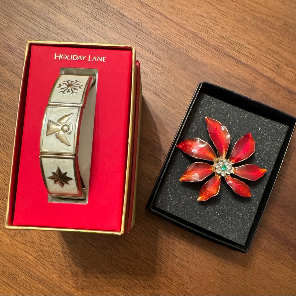 Macys Holiday Lane Christmas Jewelry Nwt Bundle 28$
